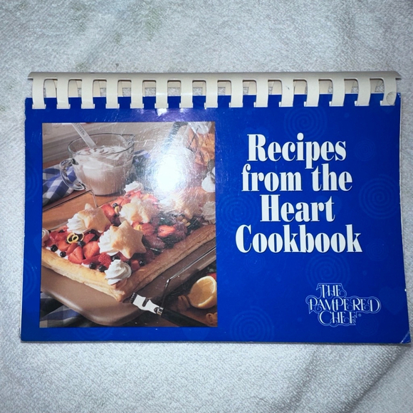 EUC Vintage 1997 The Pampered Chef Recipes From The Heart Cookbook - Picture 1 of 6